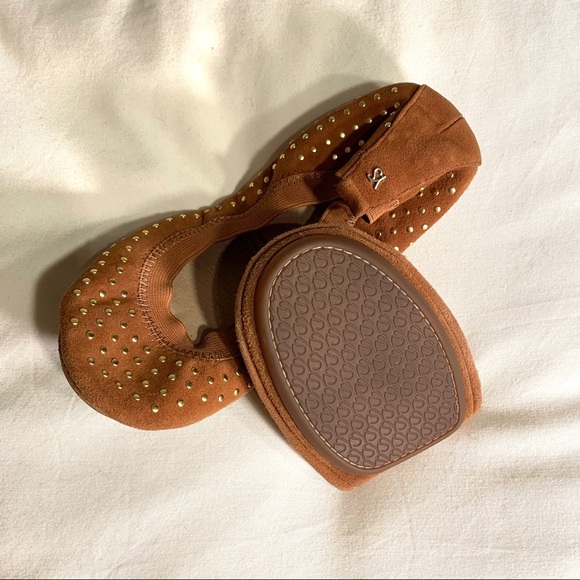 Yosi Samra | Samara Foldable Suede Ballet Flats - Picture 5 of 8